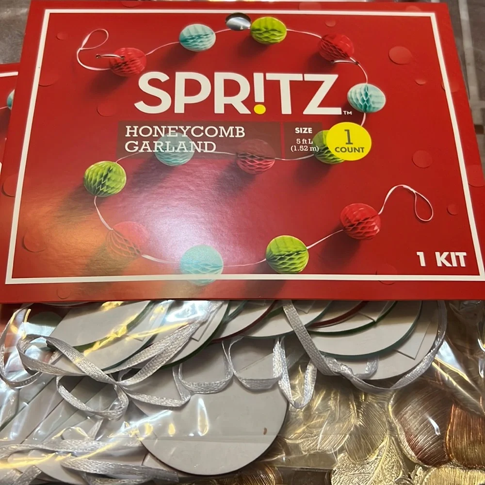 Spritz honey comb garland decorations - Picture 1 of 6
